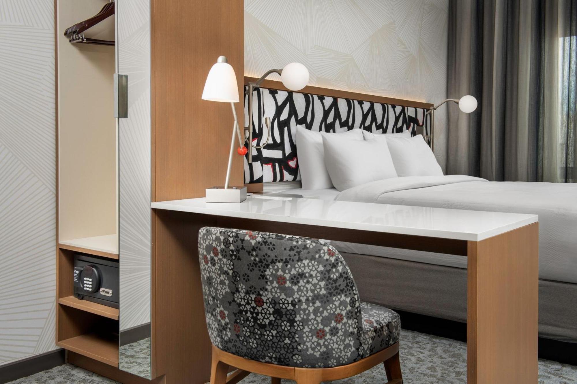 Springhill Suites By Marriott New York Queens Eksteriør bilde