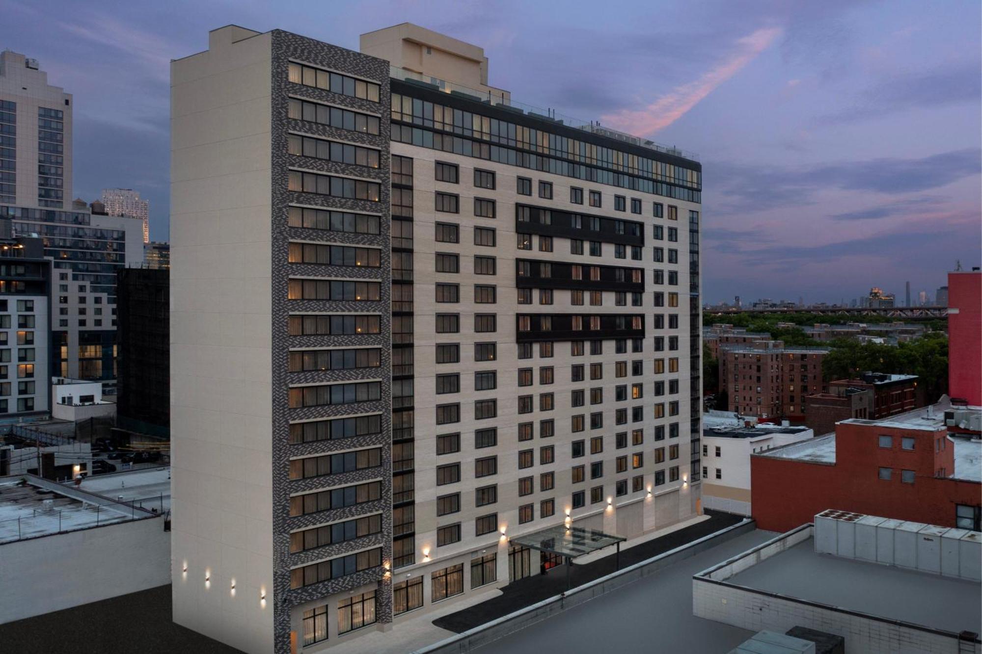 Springhill Suites By Marriott New York Queens Eksteriør bilde